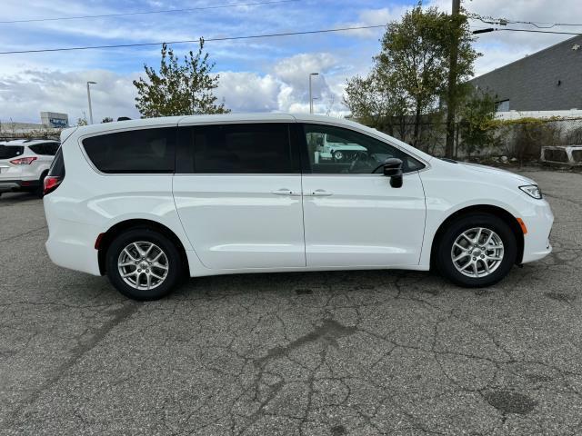 new 2025 Chrysler Pacifica car, priced at $43,276