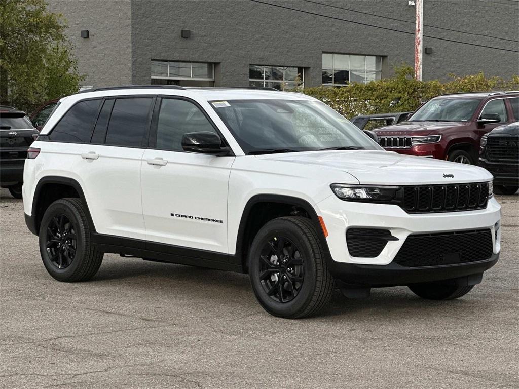 new 2025 Jeep Grand Cherokee car, priced at $45,172