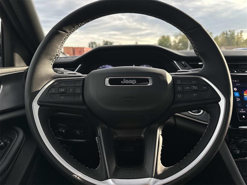 new 2025 Jeep Grand Cherokee car, priced at $45,172