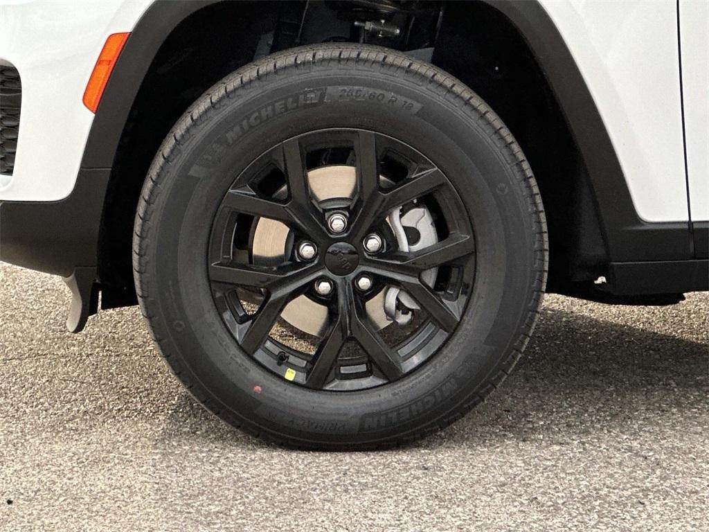 new 2025 Jeep Grand Cherokee car, priced at $45,172