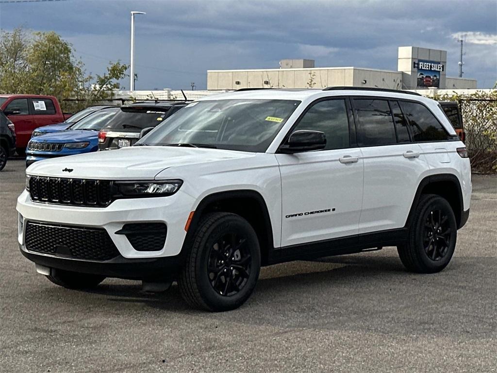 new 2025 Jeep Grand Cherokee car, priced at $45,172