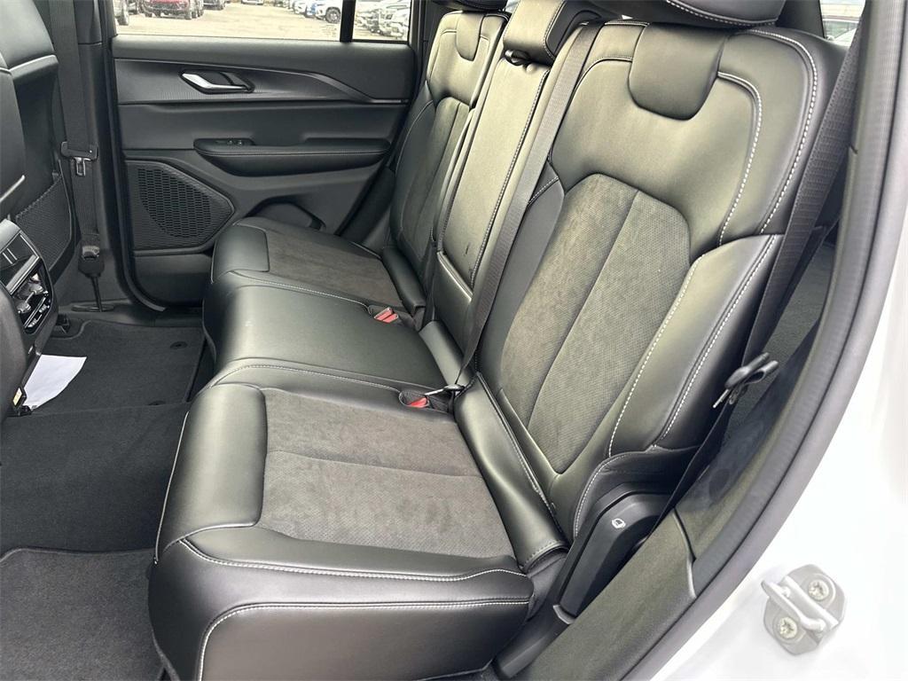 new 2025 Jeep Grand Cherokee car, priced at $45,172