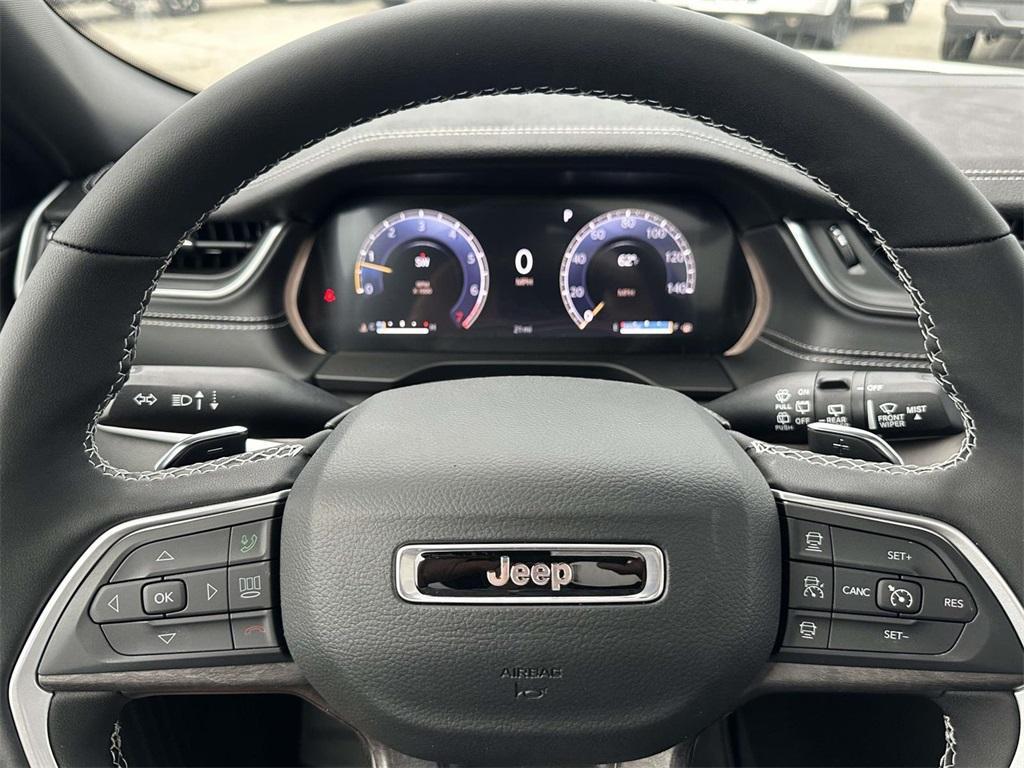 new 2025 Jeep Grand Cherokee car, priced at $52,645