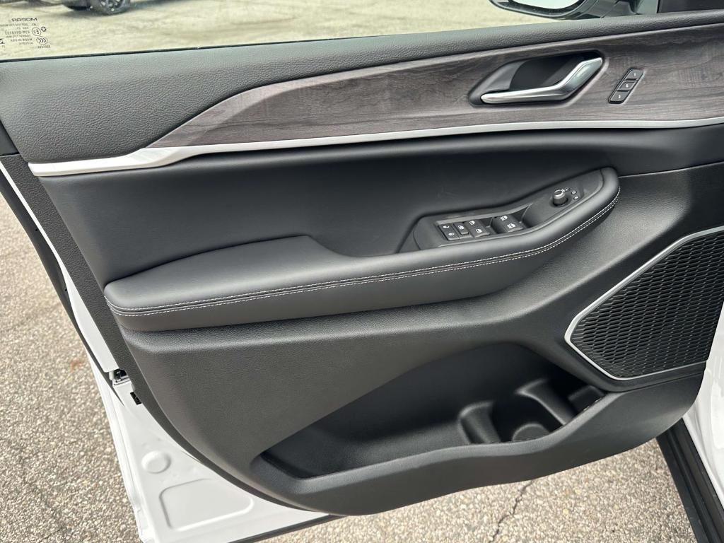 new 2025 Jeep Grand Cherokee car, priced at $52,645