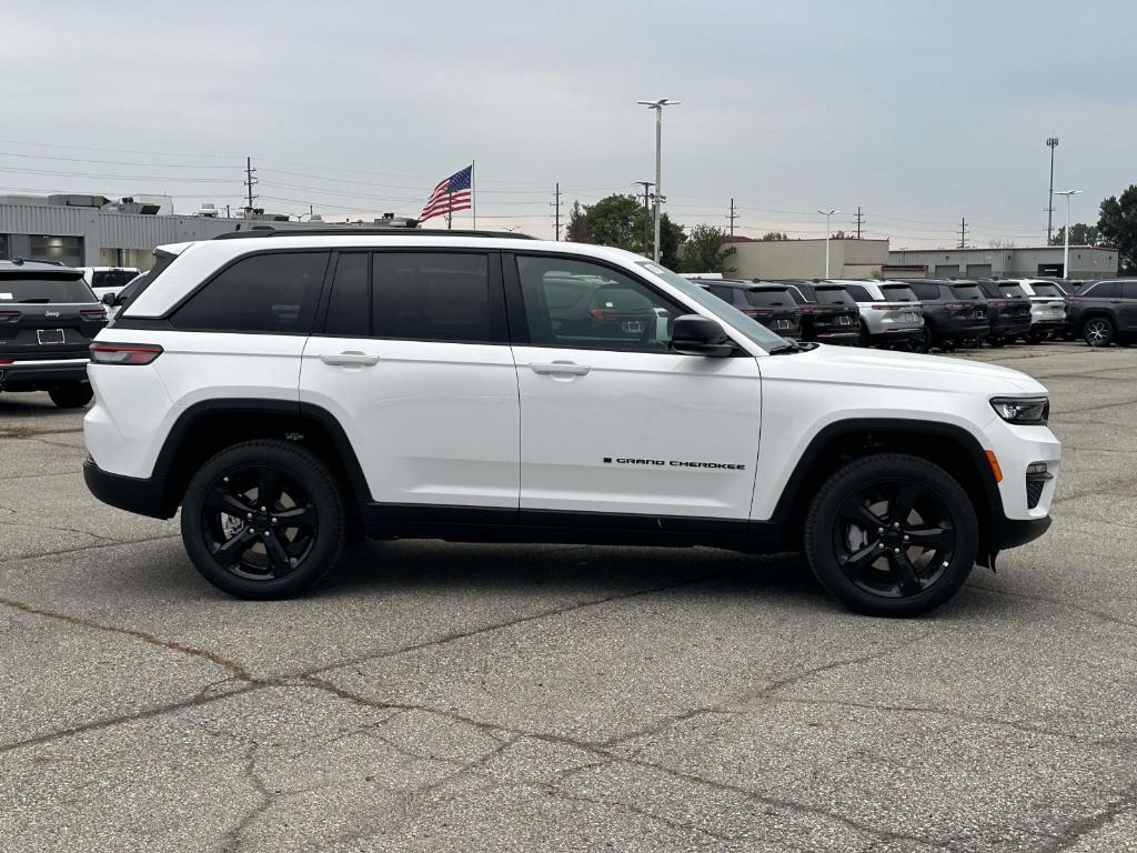 new 2025 Jeep Grand Cherokee car, priced at $52,645