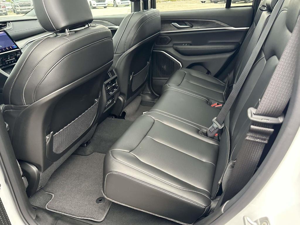 new 2025 Jeep Grand Cherokee car, priced at $52,645