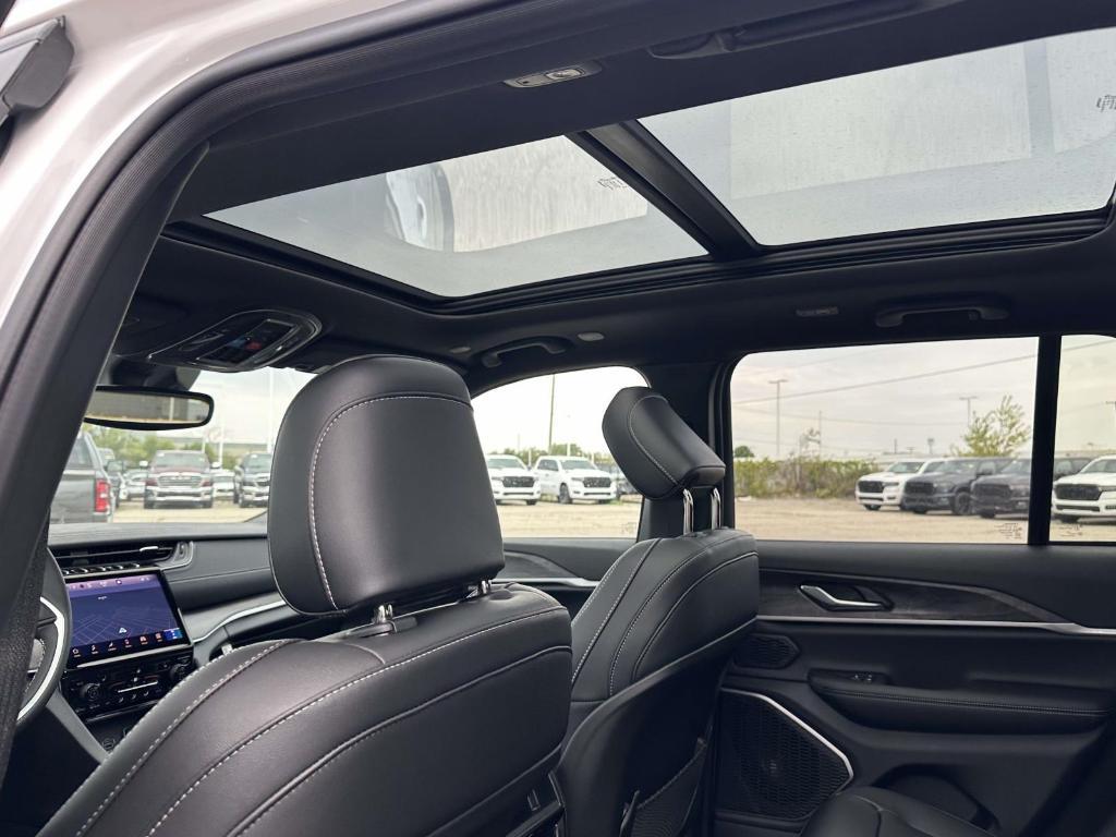 new 2025 Jeep Grand Cherokee car, priced at $52,645