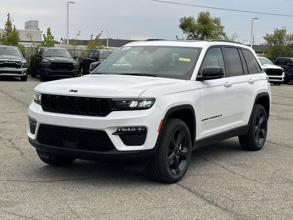 new 2025 Jeep Grand Cherokee car, priced at $52,645