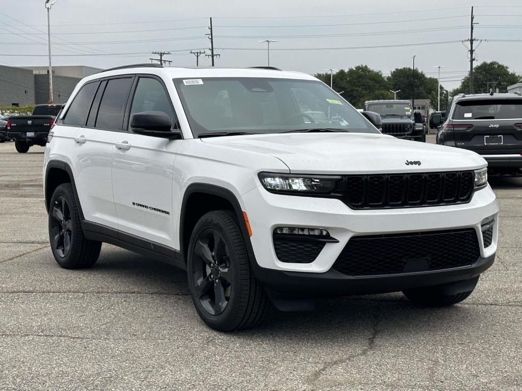 new 2025 Jeep Grand Cherokee car, priced at $52,645