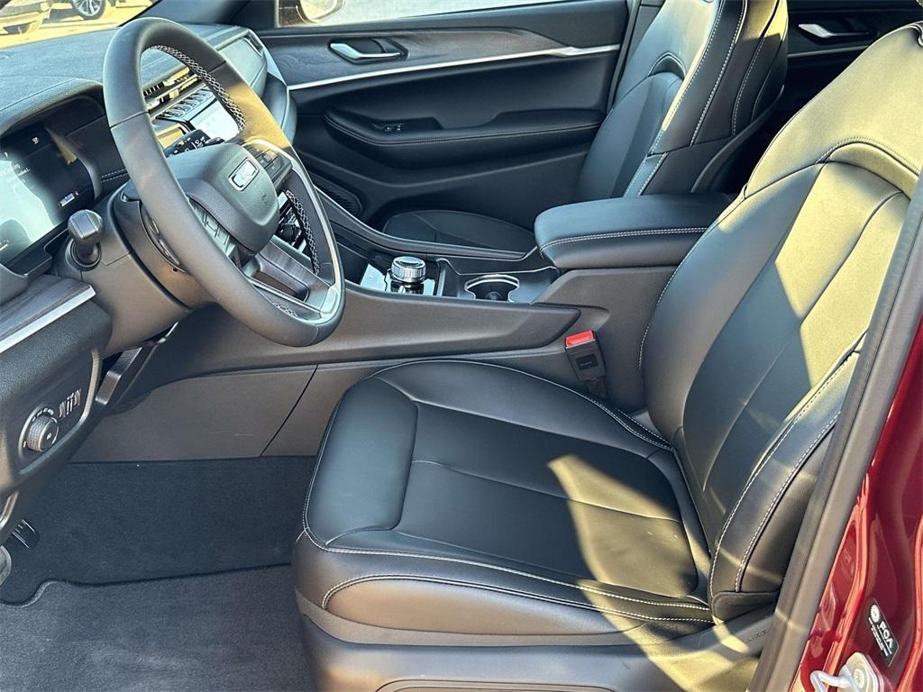 new 2025 Jeep Grand Cherokee car, priced at $49,320