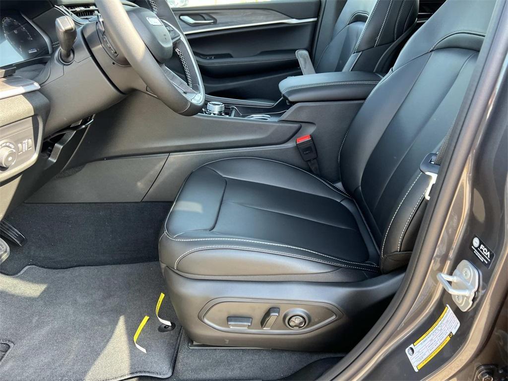 new 2025 Jeep Grand Cherokee car, priced at $53,091