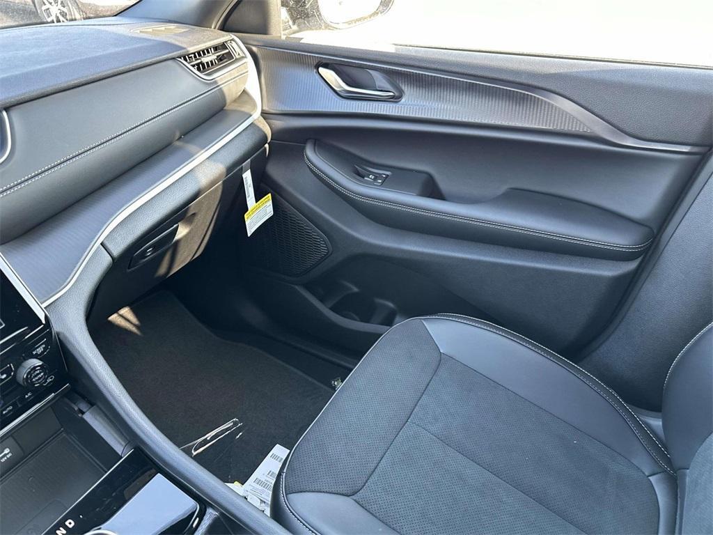 new 2025 Jeep Grand Cherokee L car, priced at $49,148