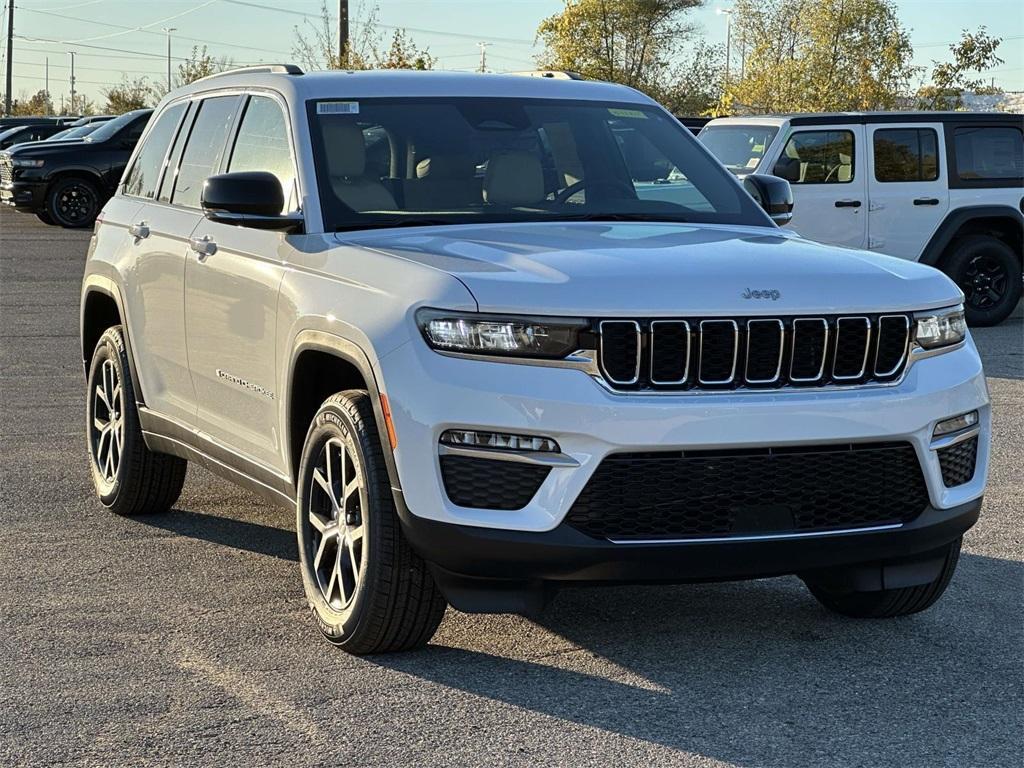 new 2025 Jeep Grand Cherokee car, priced at $46,331
