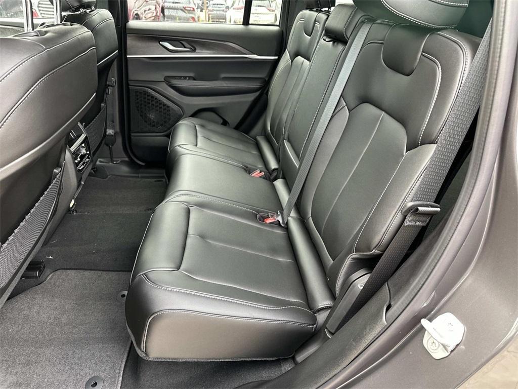 new 2025 Jeep Grand Cherokee car, priced at $46,867
