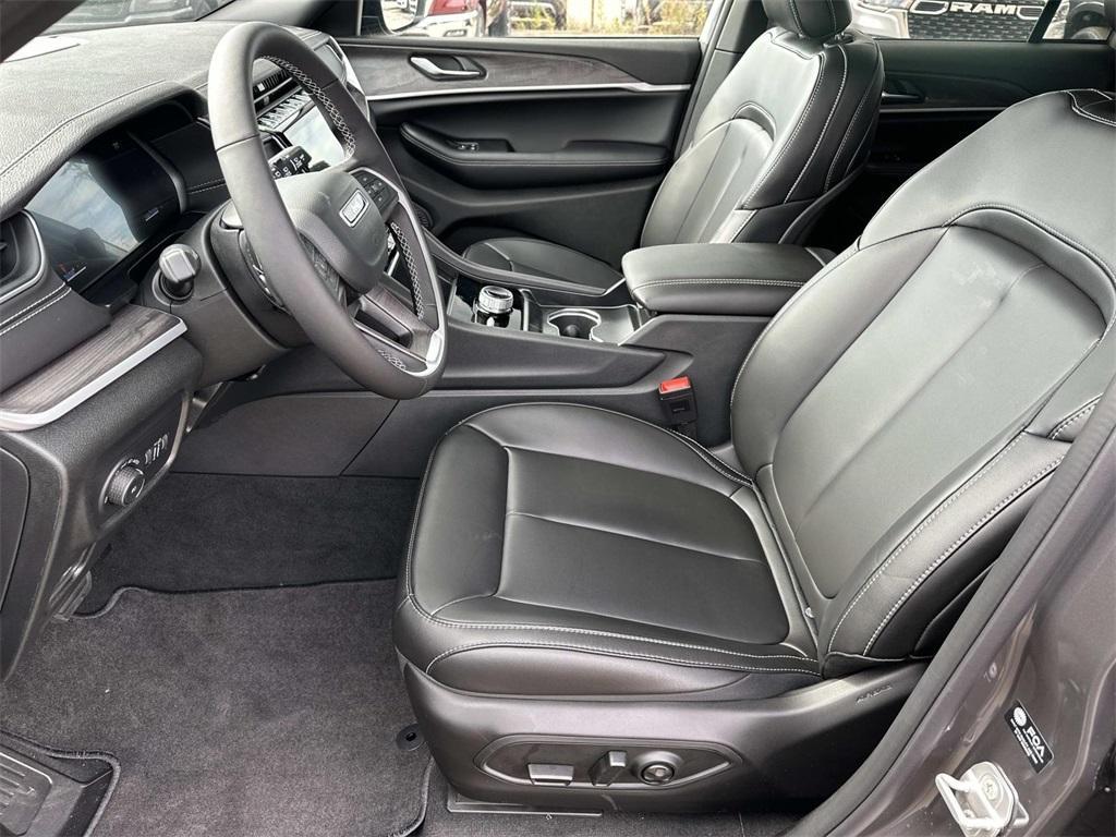 new 2025 Jeep Grand Cherokee car, priced at $46,867