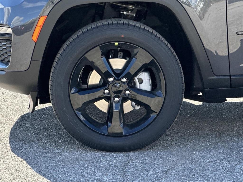 new 2025 Jeep Grand Cherokee car, priced at $49,320