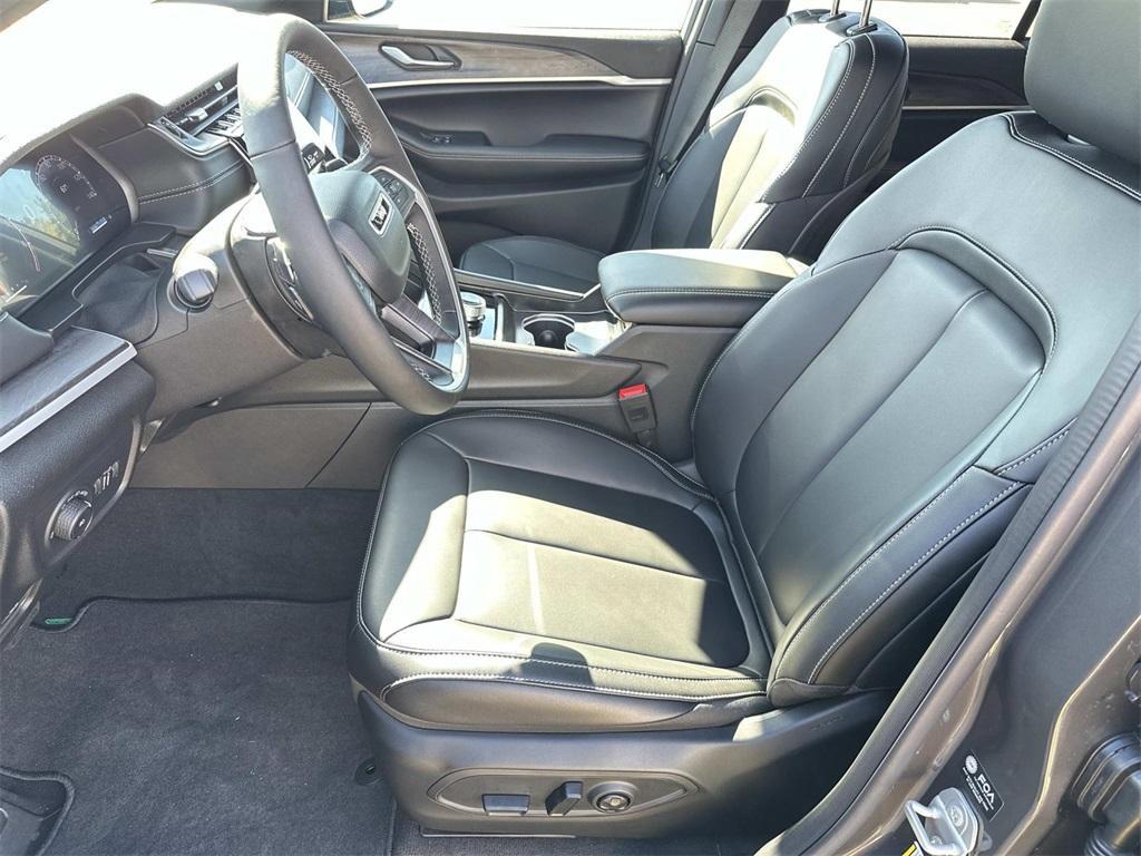 new 2025 Jeep Grand Cherokee car, priced at $49,320