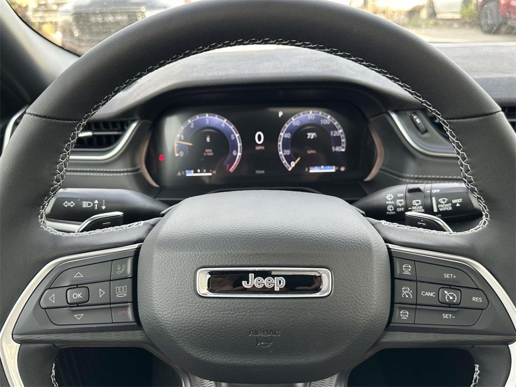 new 2025 Jeep Grand Cherokee car, priced at $43,406