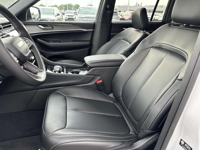 new 2025 Jeep Grand Cherokee car, priced at $46,206
