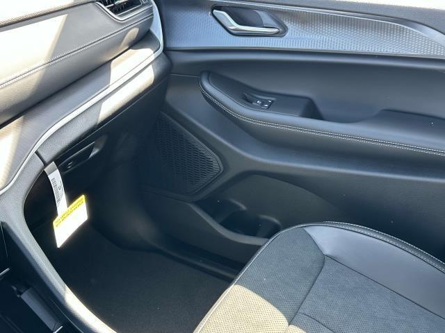 new 2025 Jeep Grand Cherokee car, priced at $47,063