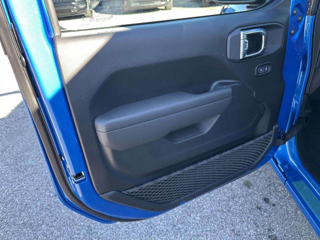 new 2026 Jeep Wrangler car, priced at $44,376