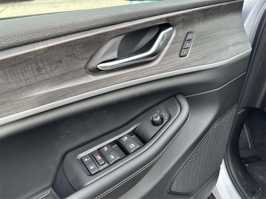 new 2025 Jeep Grand Cherokee L car, priced at $48,827