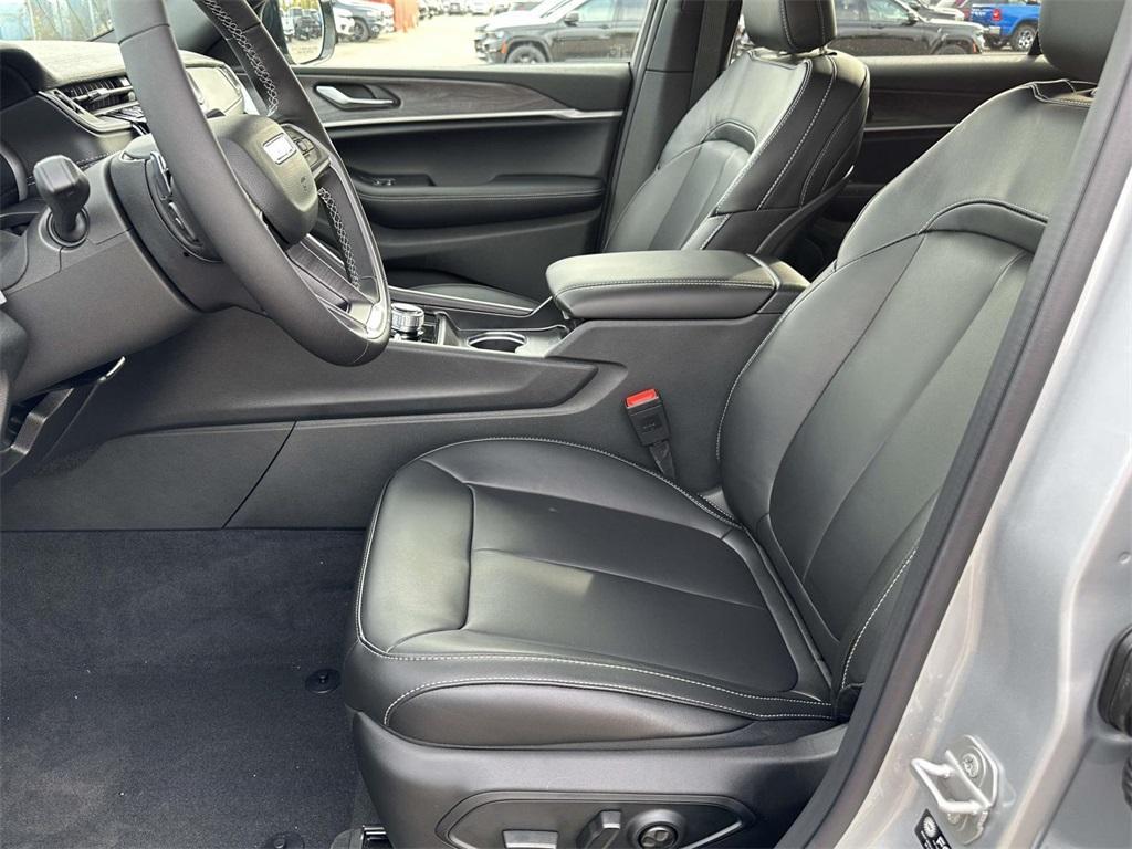 new 2025 Jeep Grand Cherokee L car, priced at $48,827