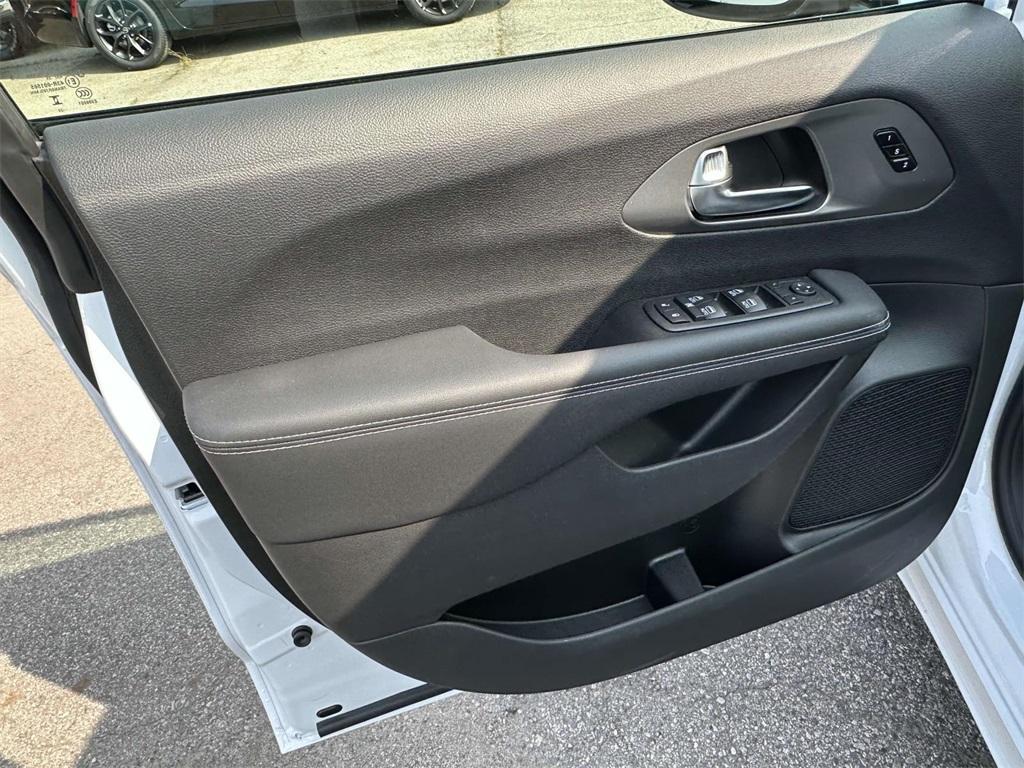 new 2026 Chrysler Pacifica car, priced at $45,526