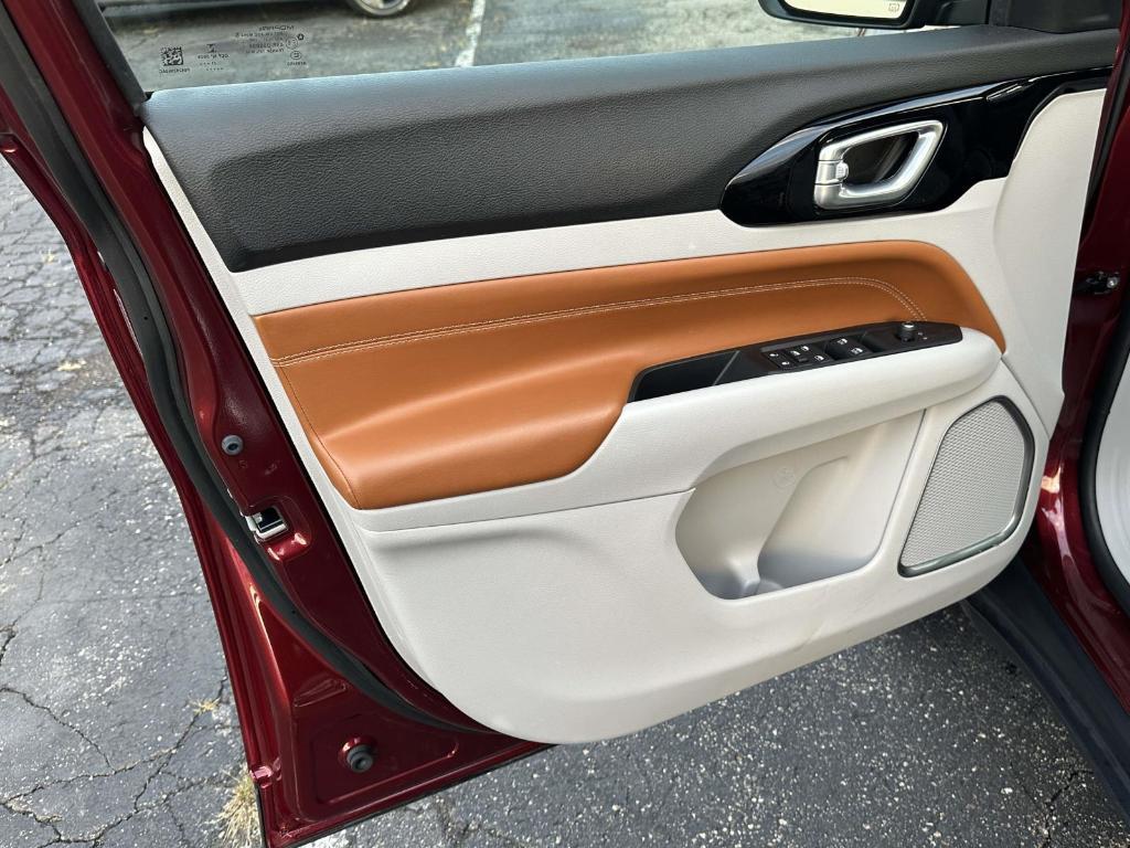 used 2022 Jeep Compass car, priced at $22,995