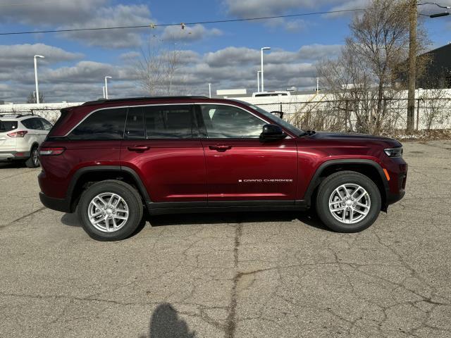 new 2025 Jeep Grand Cherokee car, priced at $43,082