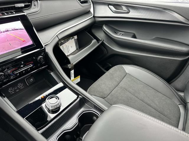 new 2025 Jeep Grand Cherokee car, priced at $47,063