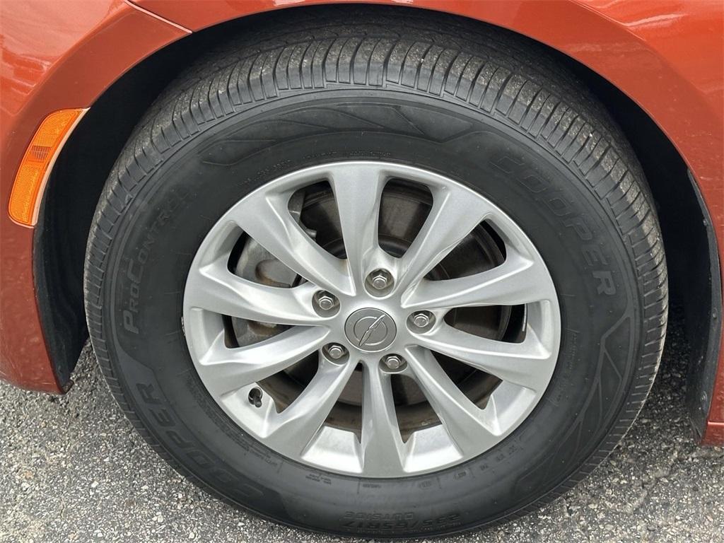 used 2018 Chrysler Pacifica car, priced at $17,995