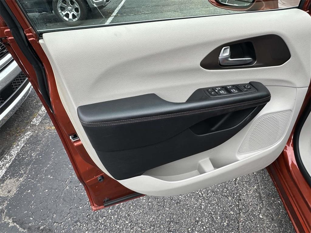 used 2018 Chrysler Pacifica car, priced at $17,995