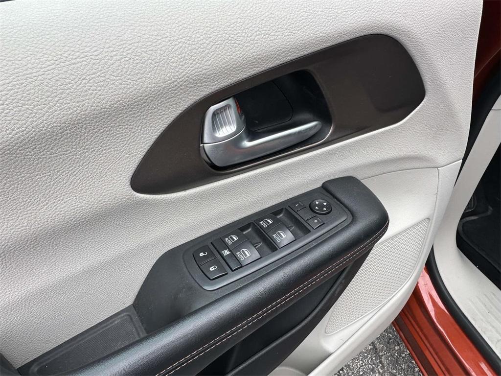 used 2018 Chrysler Pacifica car, priced at $17,995