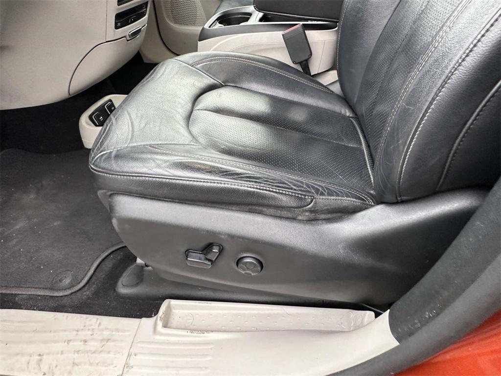 used 2018 Chrysler Pacifica car, priced at $17,995