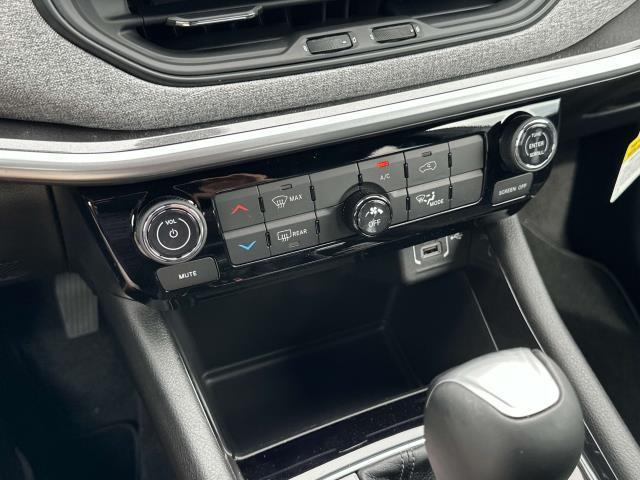 new 2025 Jeep Compass car, priced at $30,002