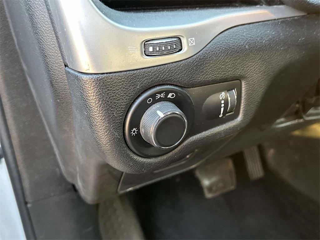 used 2014 Jeep Cherokee car, priced at $9,995