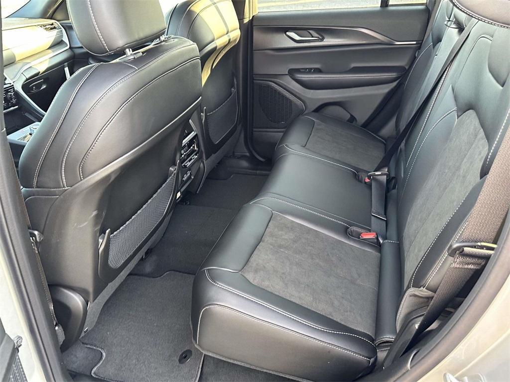 new 2025 Jeep Grand Cherokee car, priced at $47,188