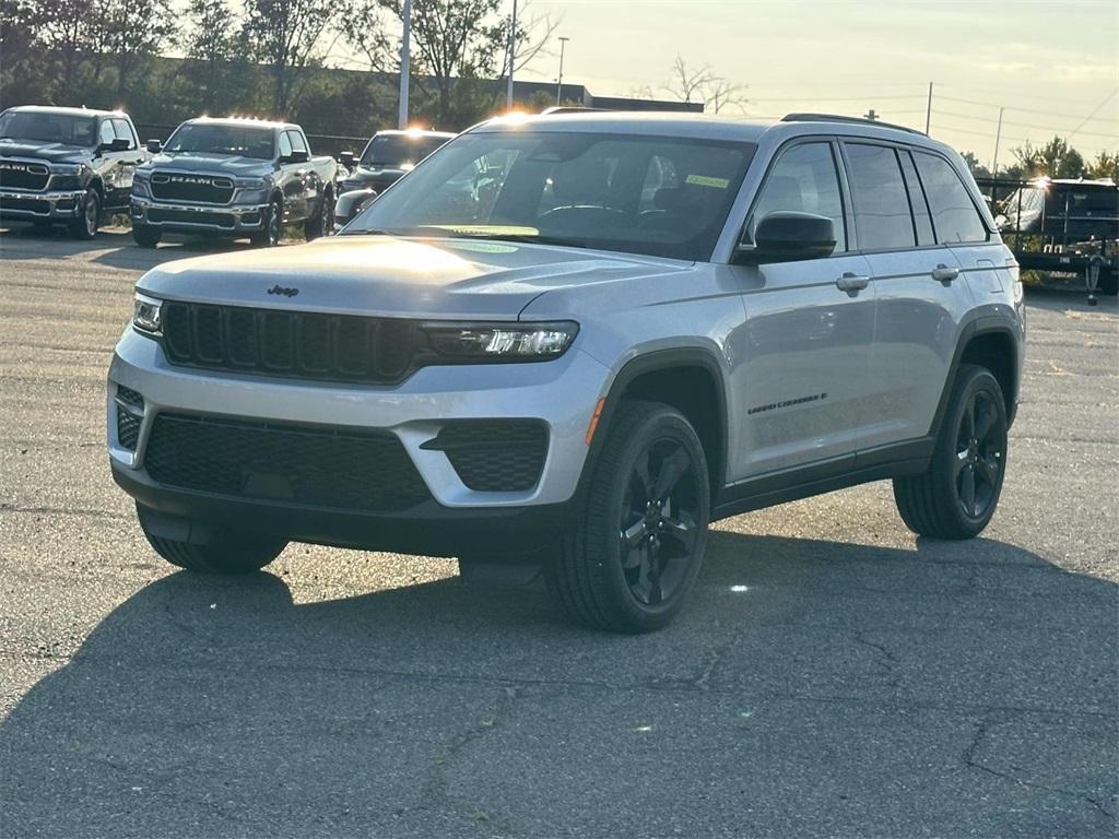 new 2025 Jeep Grand Cherokee car, priced at $47,188