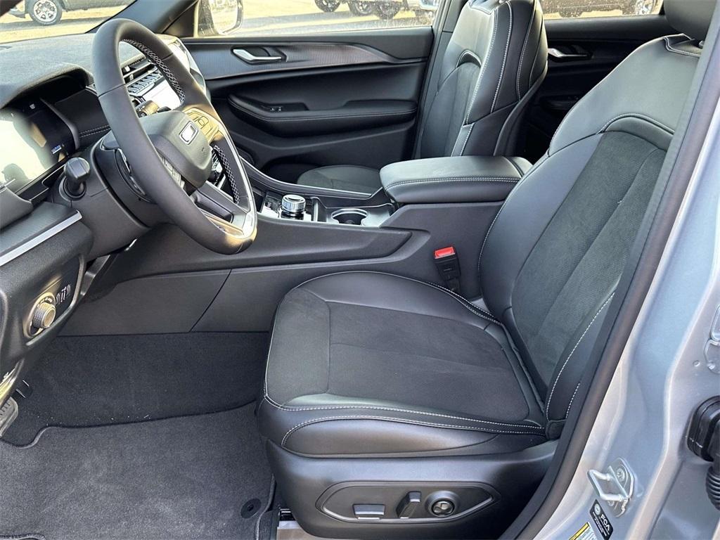 new 2025 Jeep Grand Cherokee car, priced at $47,188