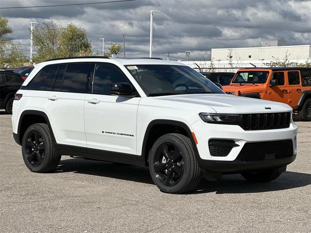 new 2025 Jeep Grand Cherokee car, priced at $46,652