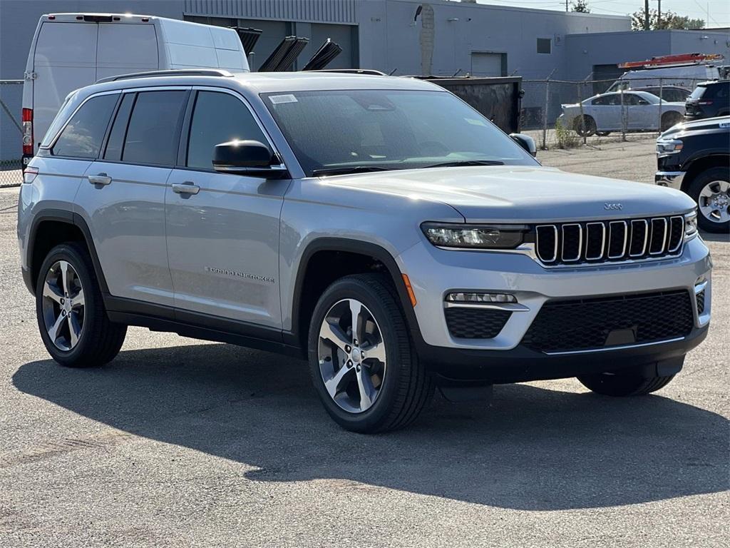 new 2025 Jeep Grand Cherokee car, priced at $53,091