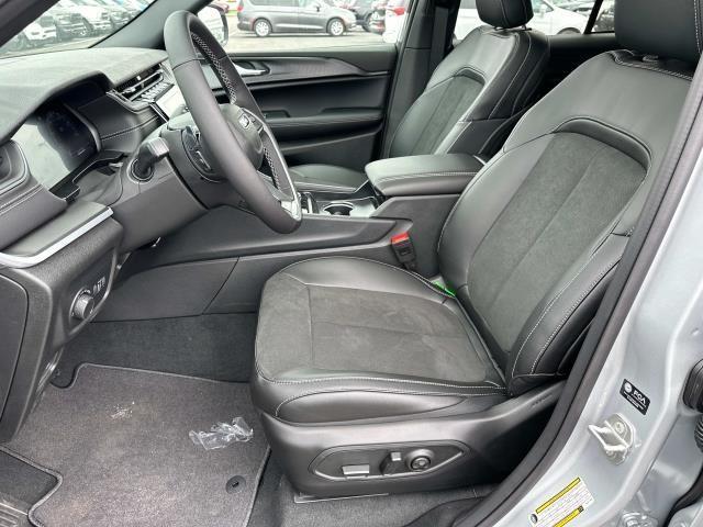 new 2025 Jeep Grand Cherokee car, priced at $47,063