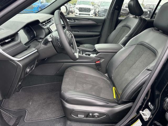 new 2025 Jeep Grand Cherokee car, priced at $47,063