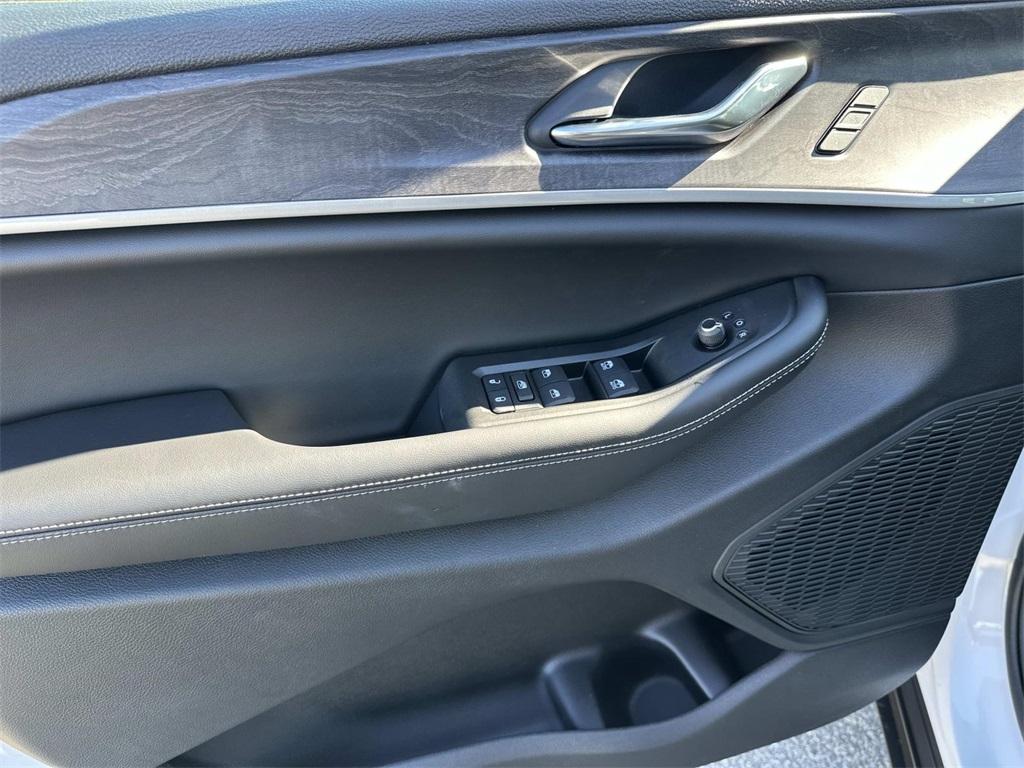 new 2025 Jeep Grand Cherokee car, priced at $46,331