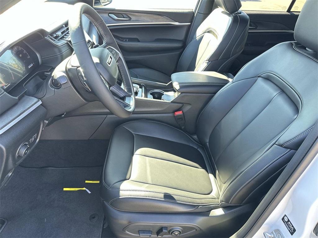 new 2025 Jeep Grand Cherokee car, priced at $46,331