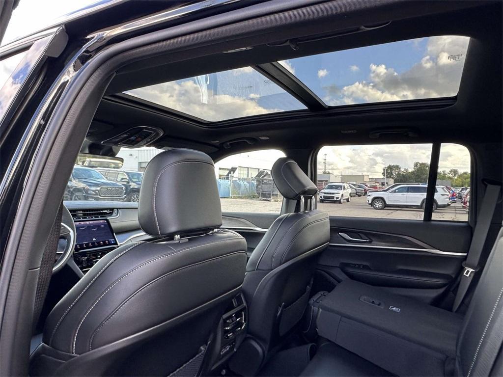 new 2025 Jeep Grand Cherokee car, priced at $51,583
