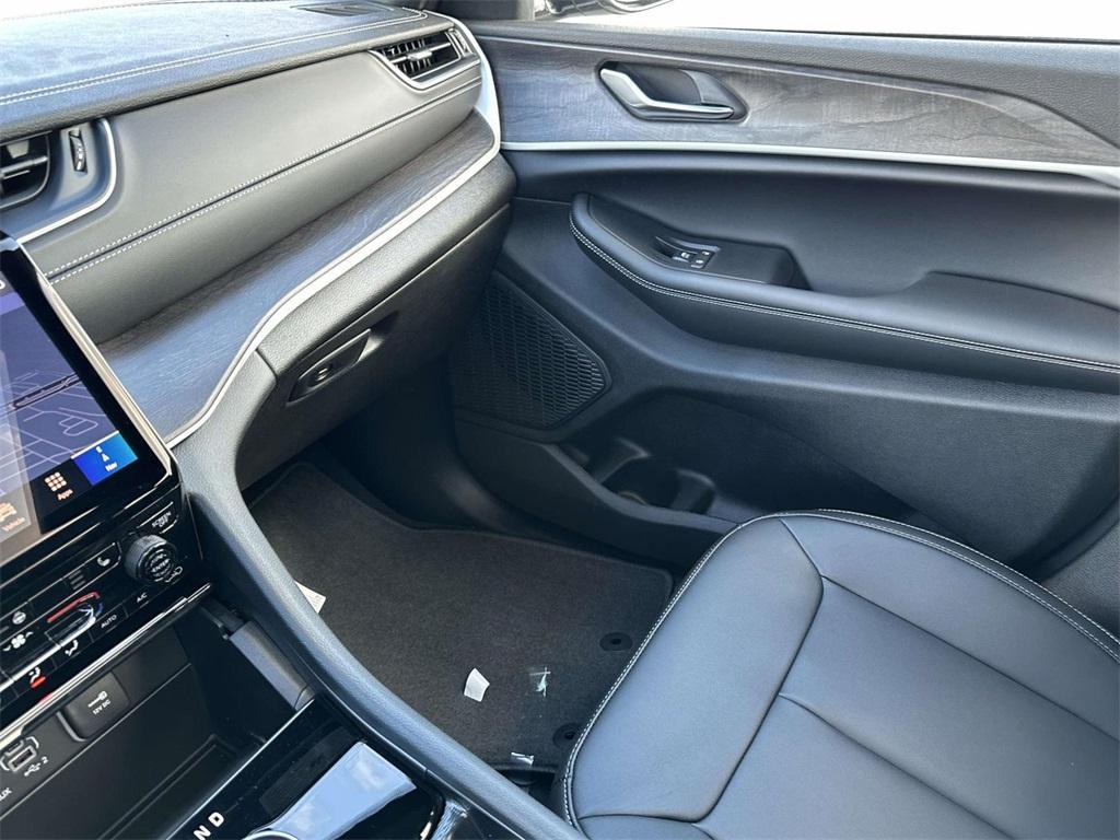 new 2025 Jeep Grand Cherokee car, priced at $51,583