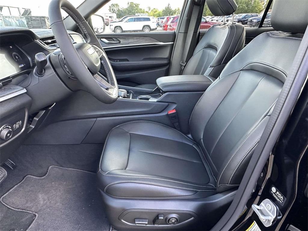 new 2025 Jeep Grand Cherokee car, priced at $51,583