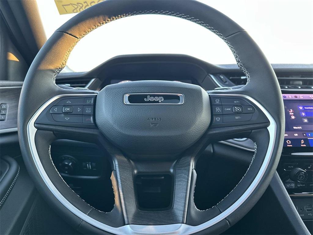 new 2025 Jeep Grand Cherokee car, priced at $51,493